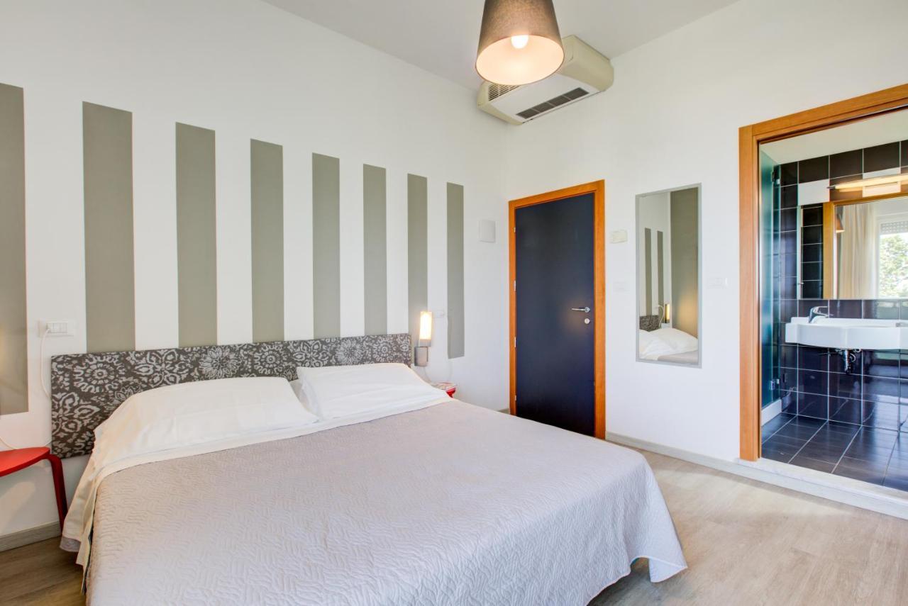Hotel Ivano Rimini Buitenkant foto