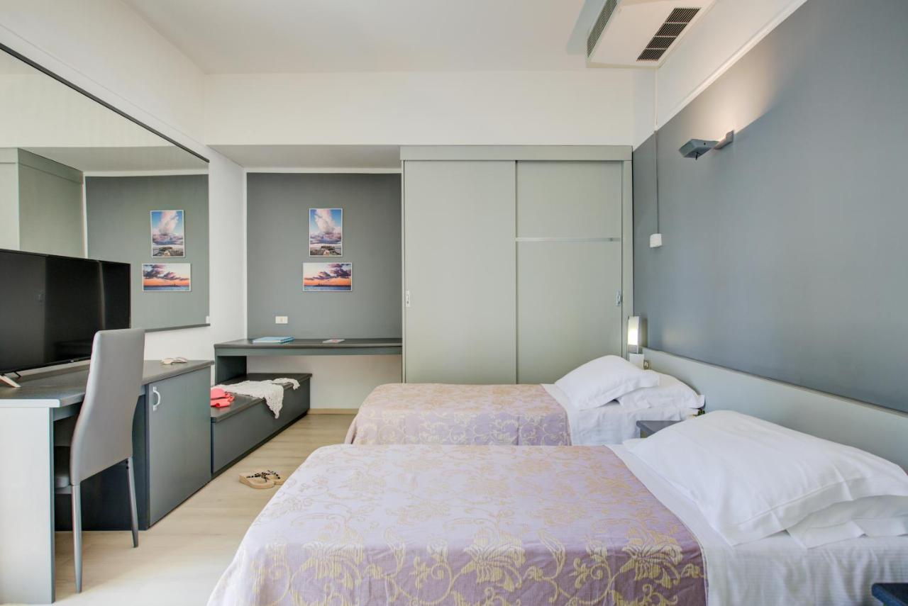 Hotel Ivano Rimini Buitenkant foto