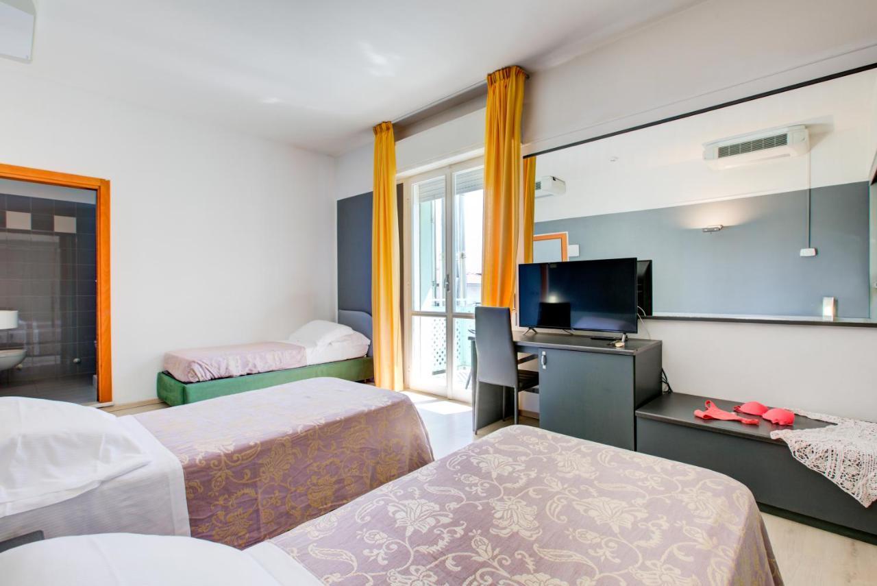 Hotel Ivano Rimini Buitenkant foto