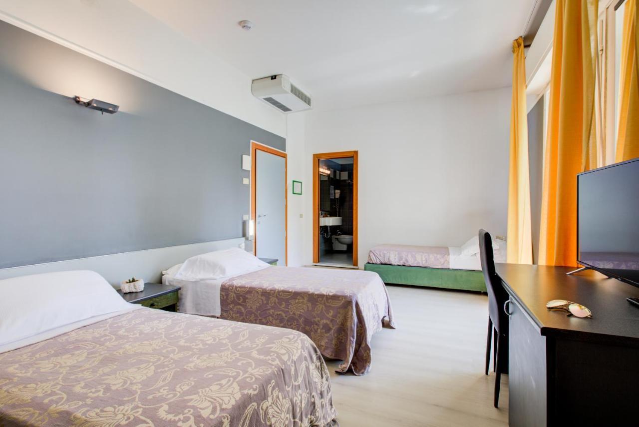 Hotel Ivano Rimini Buitenkant foto