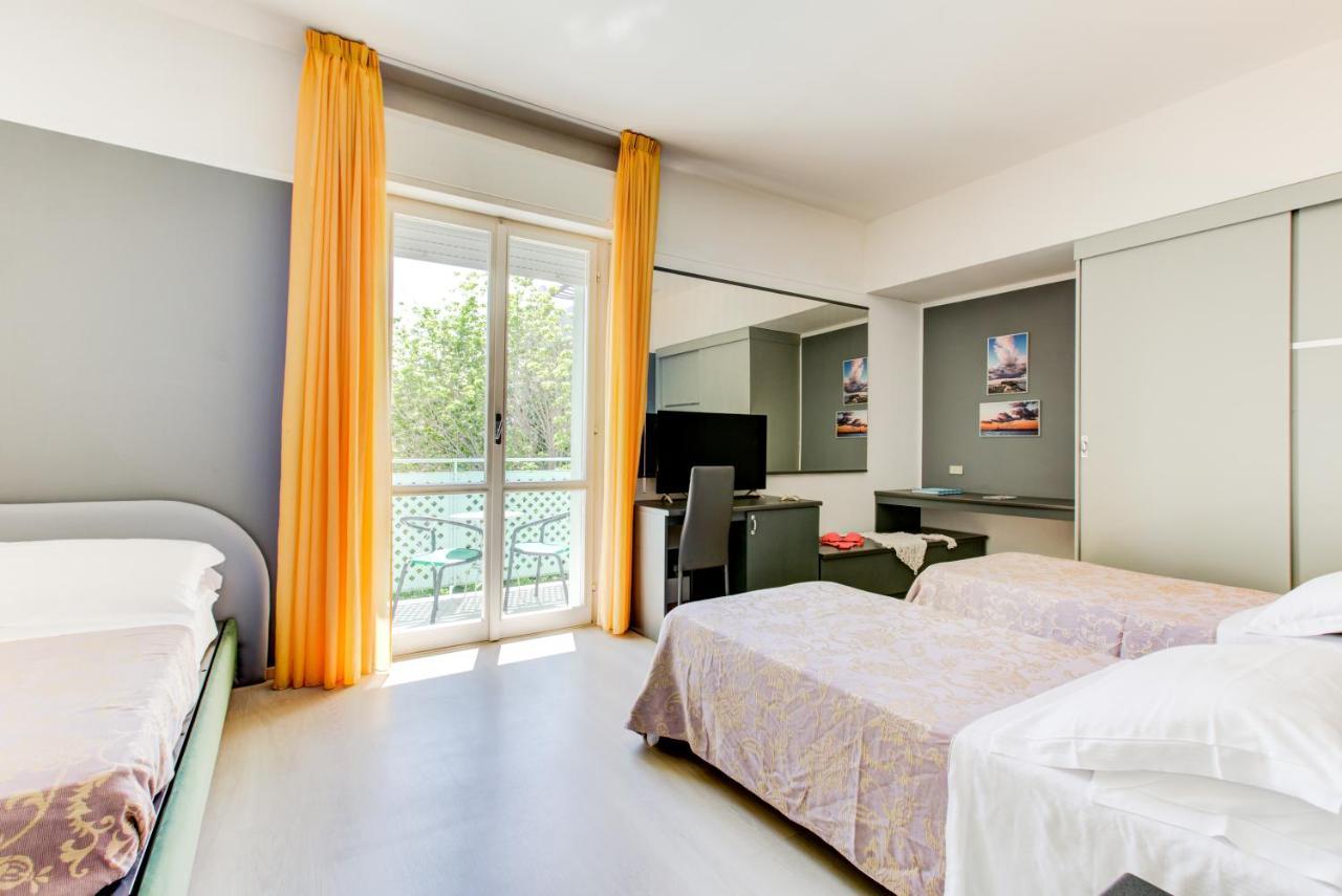 Hotel Ivano Rimini Buitenkant foto