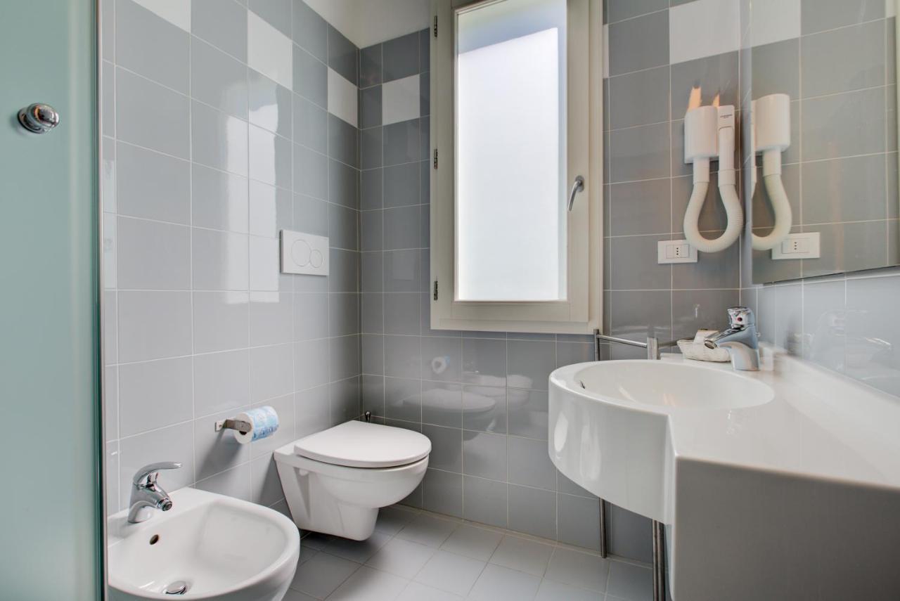 Hotel Ivano Rimini Buitenkant foto