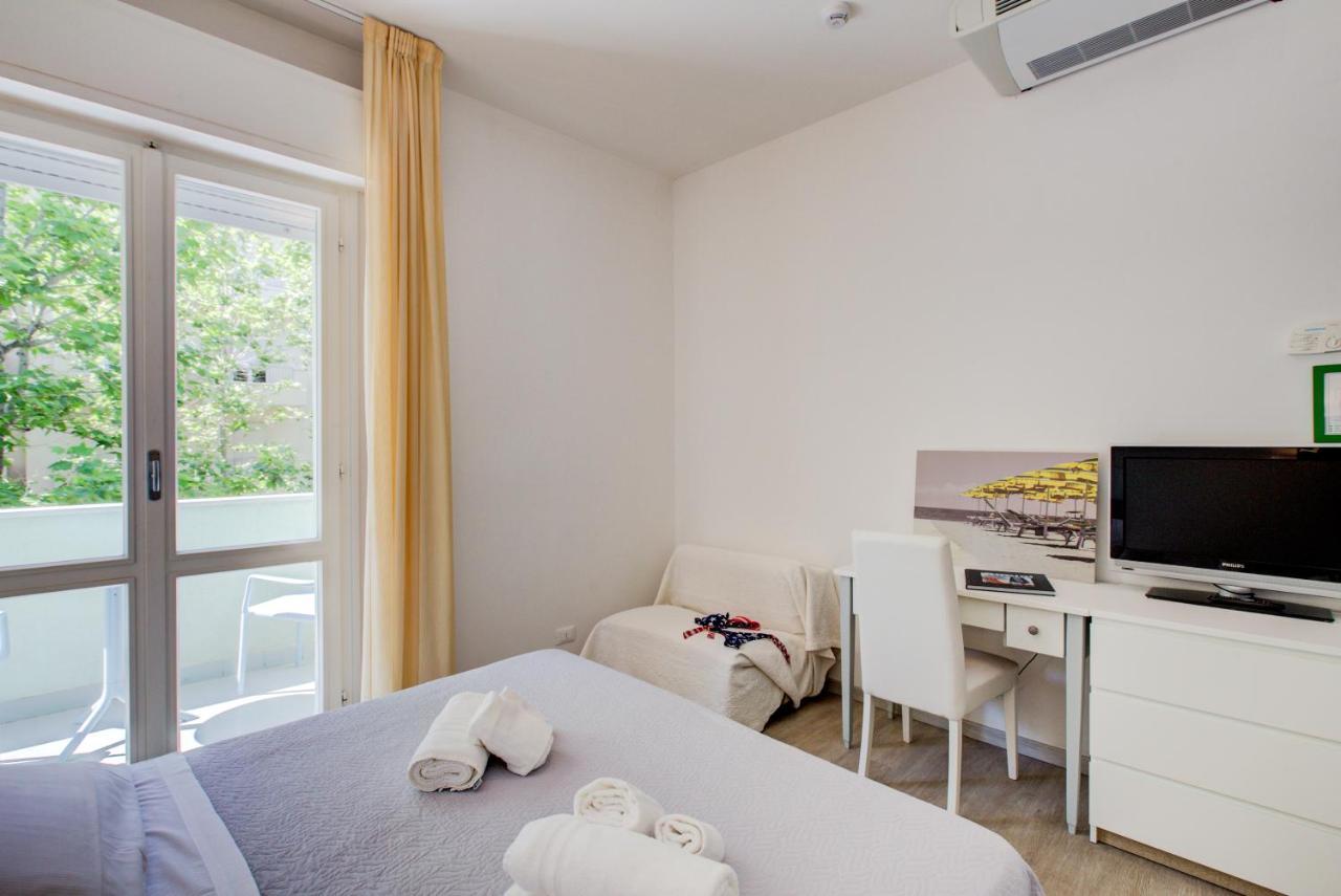 Hotel Ivano Rimini Buitenkant foto