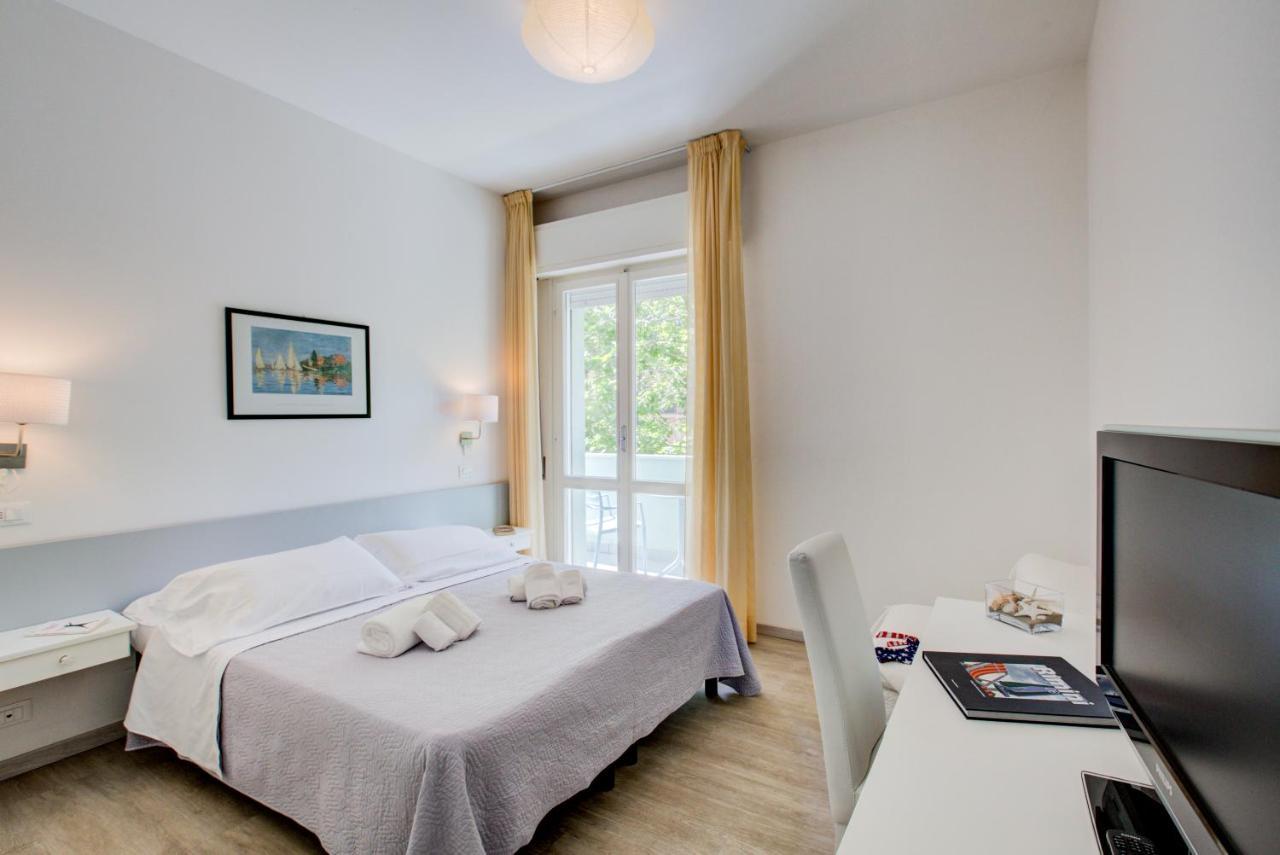 Hotel Ivano Rimini Buitenkant foto