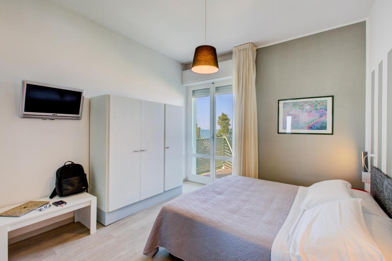 Hotel Ivano Rimini Buitenkant foto