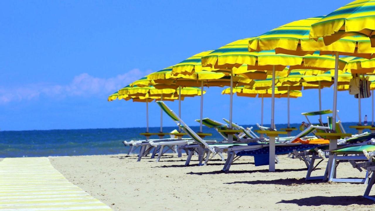 Hotel Ivano Rimini Buitenkant foto