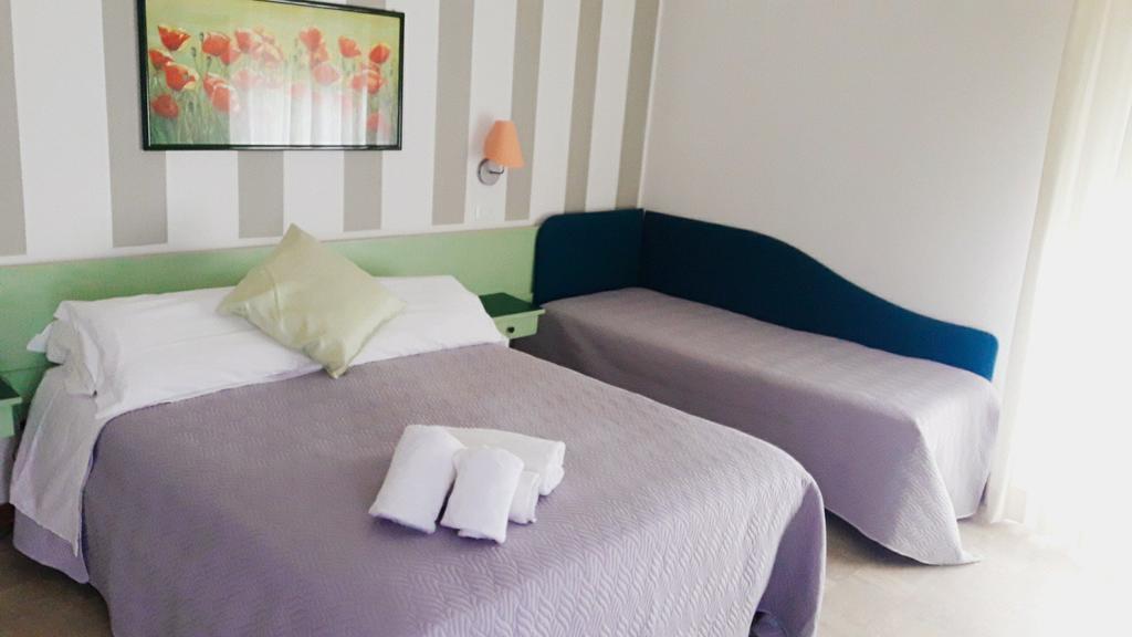 Hotel Ivano Rimini Buitenkant foto