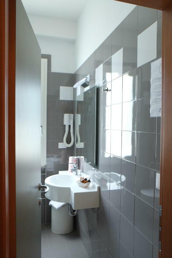Hotel Ivano Rimini Buitenkant foto